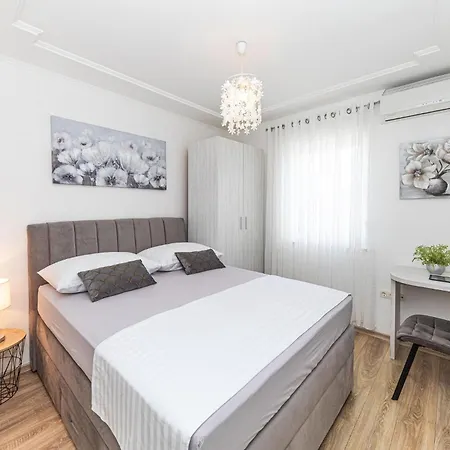 Apartament Near The Sea *