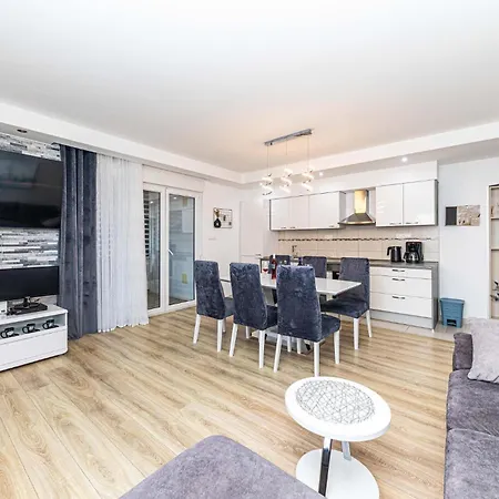 Apartment Near The Sea Kastela