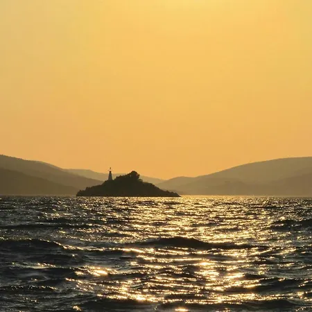 Apartment Near The Sea Kastela